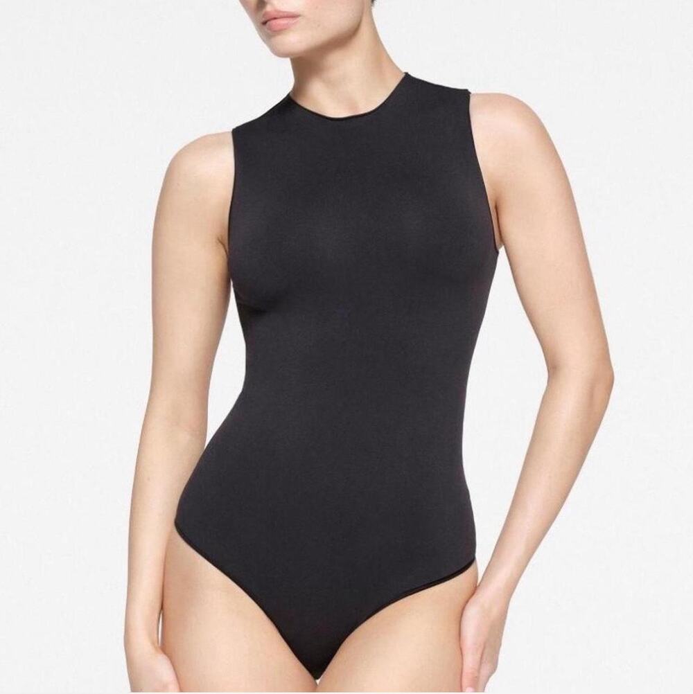 SKIMS Essential Crew Neck Sleeveless Bodysuit - XS